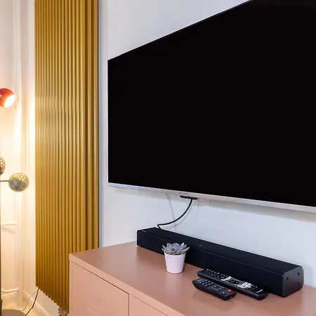 Great 1-room Loft شقة